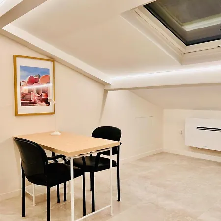 Attic Nest Intimite - Confort En Coliving דירה *